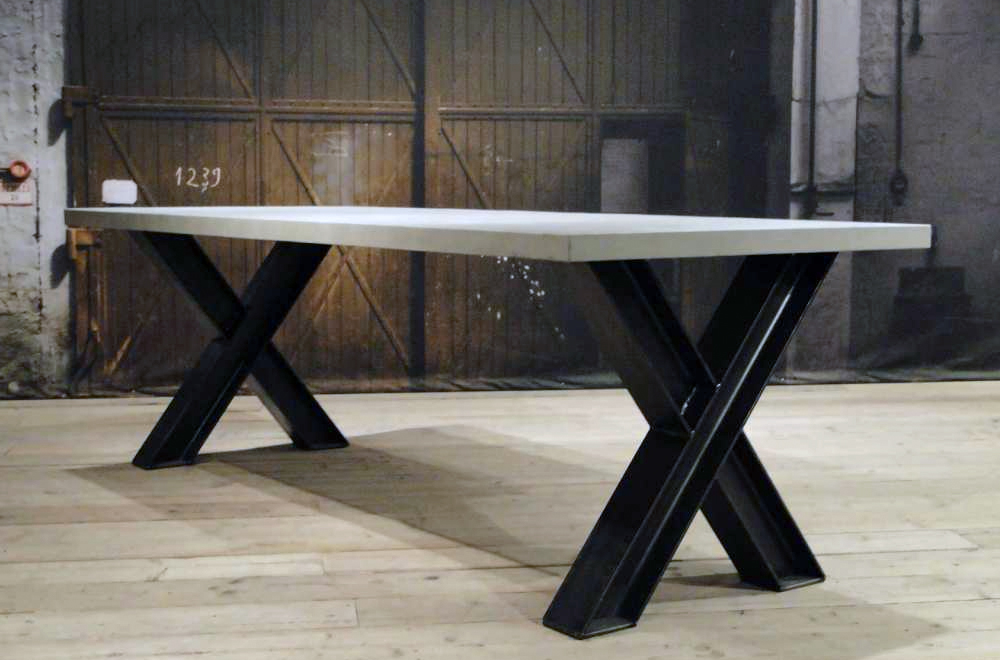 Loodzwaar maar prachtig: een tafel van beton